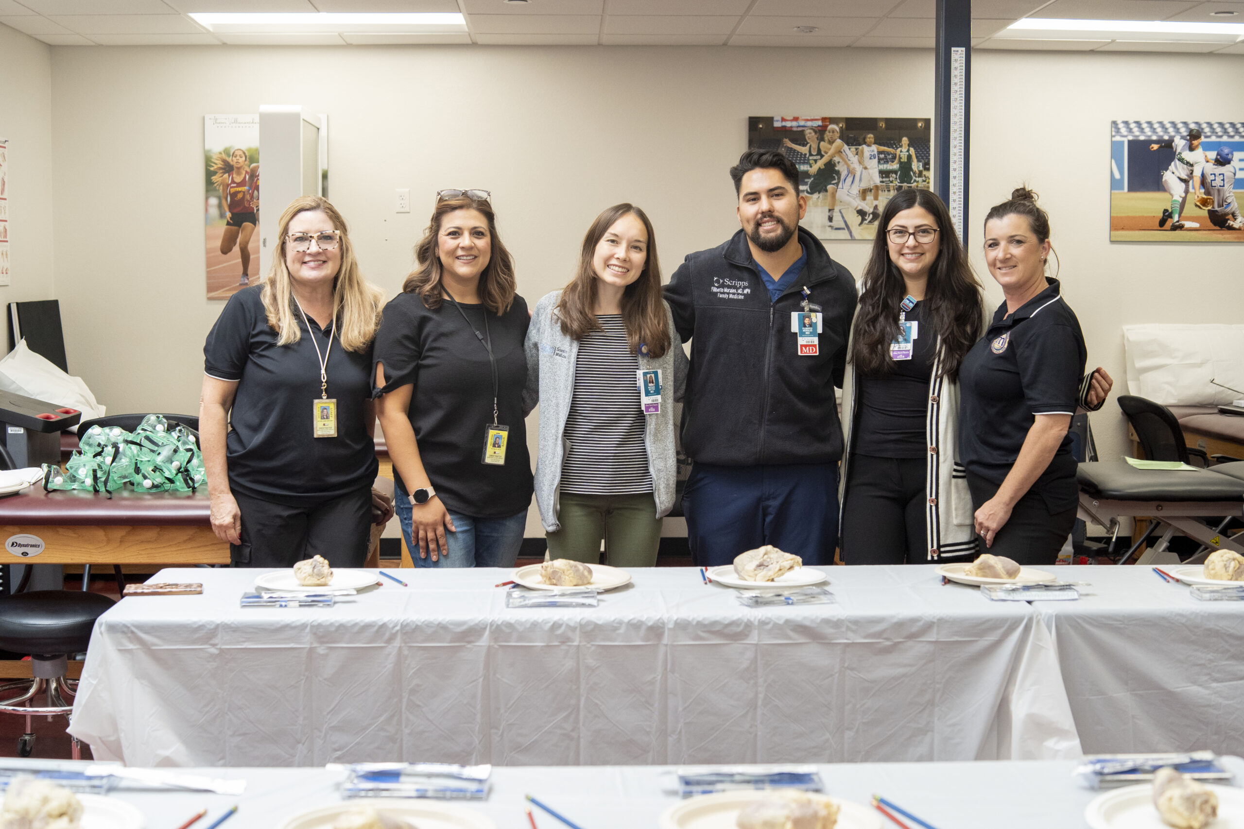 Student athletes from Castle Park High and Middle School recently hosted a Sports Medicine Leadership Day! Students honed in on life-saving skills like mastering CPR with precision. A special shoutout to the resident physicians and family practice doctors from Scripps Mercy Hospital in Chula Vista for leading an engaging Sheep Heart Dissection clinic that empowered our athletes with knowledge and hands-on experiences!