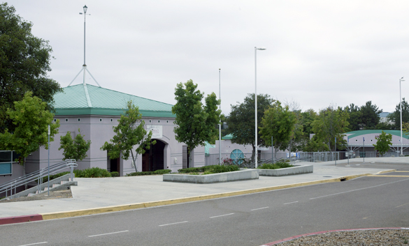 rancho-del-rey-middle-school-rdm-school-front